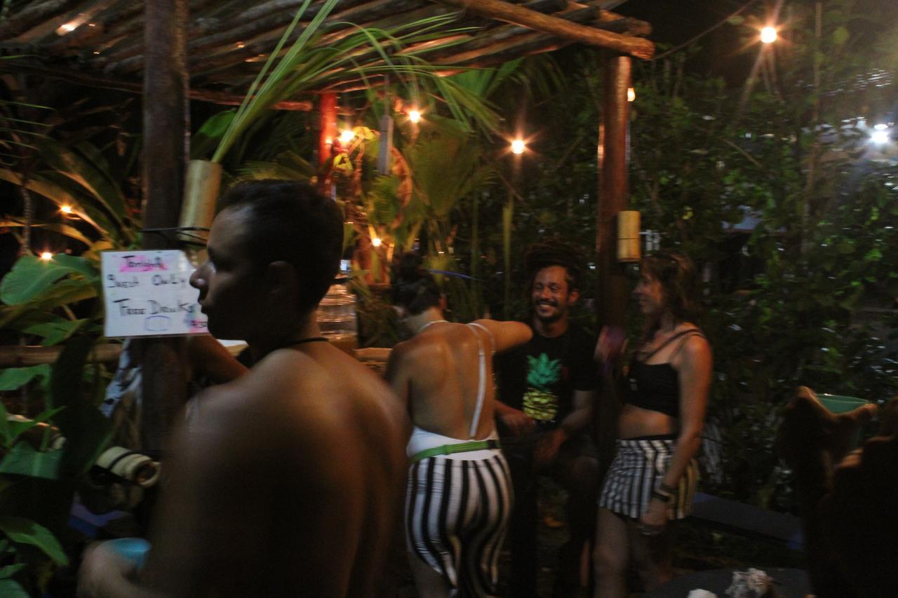 Coconut Hostel Bocas Town Exterior foto